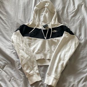 Cropped Nike hoodie